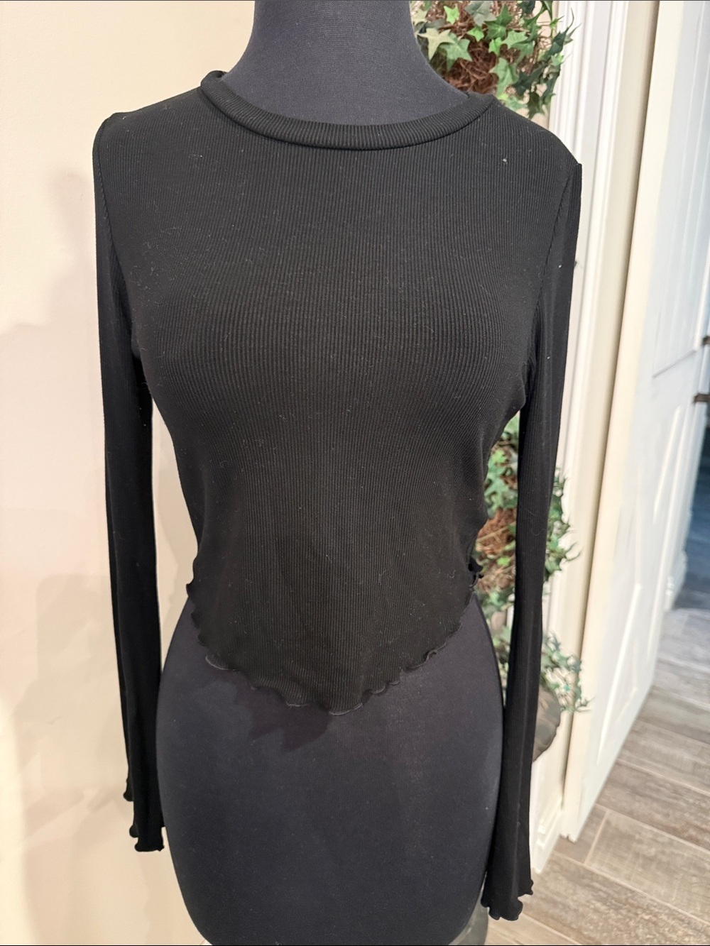 Black Long-Sleeve Ribbed Top size medium